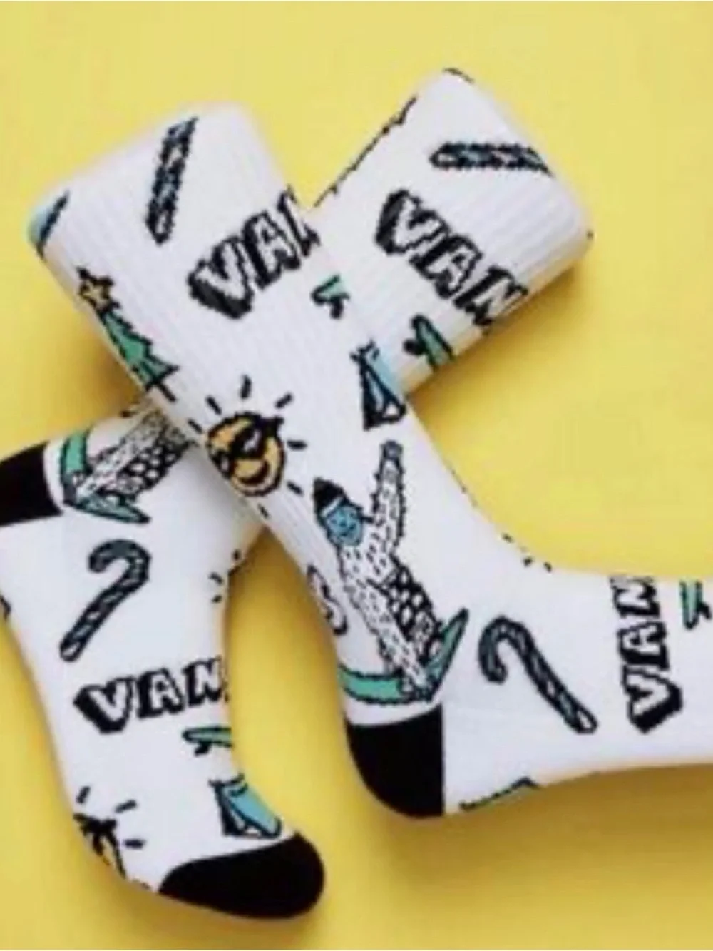 NWT Vans White Graphic Kid’s Crew Socks. Christmas Seasonal. Sz 1-6. Skater!